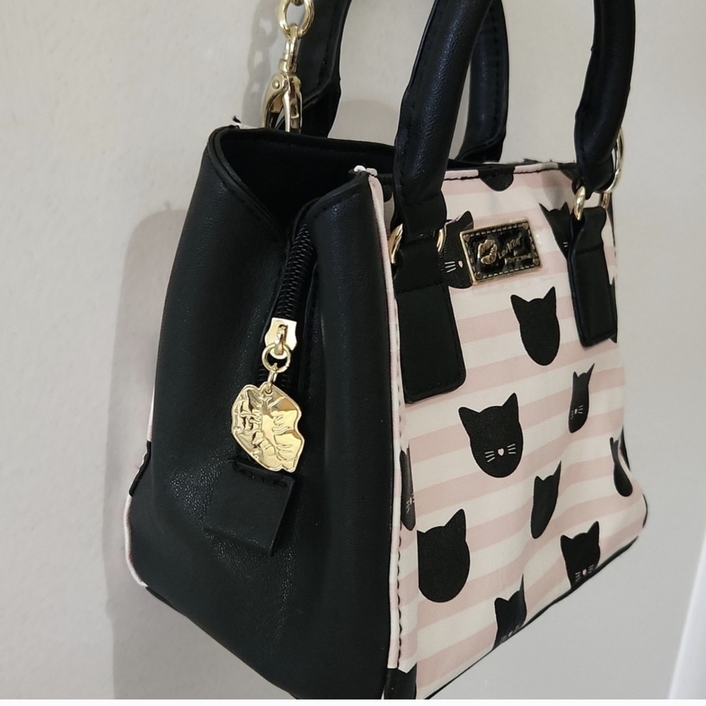VGUC Betsey Johnson Pink & Black Cat Mini Crossbody Bag with Gold Chain Adorable - Picture 2 of 4